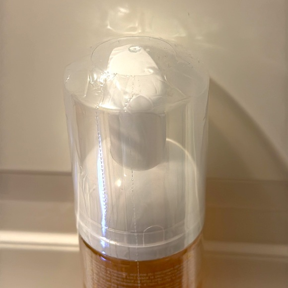 Clarins Gentle Renewing Cleansing Mousse - Picture 3 of 6